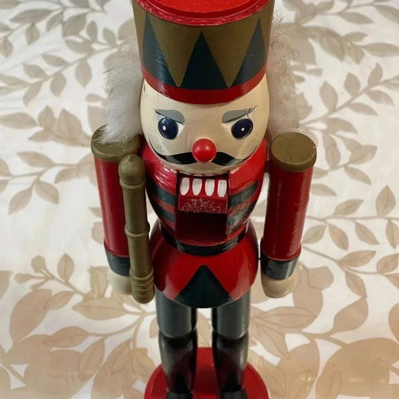 15 inches Christmas Nutcracker Decoration Soldier in Red and Green Outfit - Picture 2 of 6
